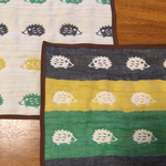 (再販×3)ハリネズミさんのフワフワハンカチ（6重ガーゼ)