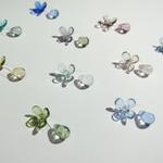 ガラスの花と雫のピアス