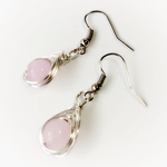 ピンクの編み編みピアス 銀