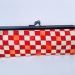 市松柄の和風横長がま口ポーチ　中