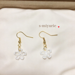 ⭐️️【クリスマス直前特別価格】小さなお花のシンプルピアス♡
