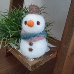 年内【送料無料】ちょっとオシャレした雪だるま(羊毛フェルト)