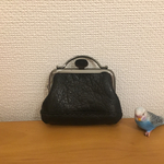   ちいさなちいさな革のカバンみたいな小銭入れ(黒レザー）