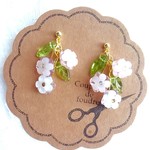 花のピアス(うすピンク)