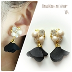 フラワータッセルビジューピアス(ブラック)