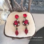 揺れる赤色ビジューピアス・イヤリング