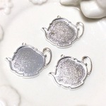 アリスの三月ウサギのティーポット ミール皿　ホワイトシルバー３枚セット　レジン・デコ・アクサセリーパーツ