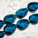 17mm×13mm　ドロップガラスビーズ（マリンブルー）6個