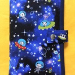 お薬手帳ケース（NA-37）パンダ宇宙へ行く！