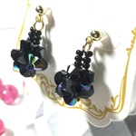 スワロフスキーボール編みピアス黒キラ☆キラ