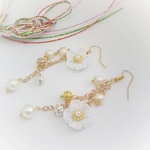 ＜受注製作＞和　つまみ細工 白梅（華）ピアス　