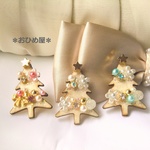 パステルカラーのクリスマスツリーブローチ