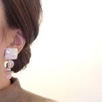 モザイクシェルスクエアシャボンピアス