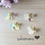 小さな花弁と雫のピアス