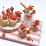 hand:made:ミニチュア：ドールハウス：カップケーキ＆ストロベリーサンデー：