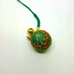 絹てまりのストラップ 緑