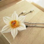 正絹つまみ細工　和水仙のU字かんざし