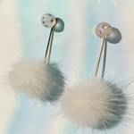 ホワイトスターピアスとふわふわファーの2wayピアス