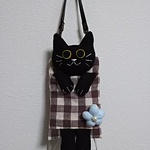 siro28さま専用しっぽつきねこさんスマホ入れ（くろねこ×あずきチェック）