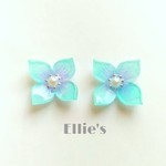 ミントグリーンとラベンダーのお花のピアス　あじさい