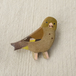 カワラヒワのブローチ　野鳥　マグネット