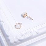 snow ✲white マザーオブパール　petit flowerピアス