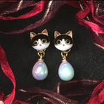 再販 ハチワレ猫の七色パールピアス