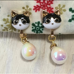 再販 ハチワレ猫の七色パールピアス