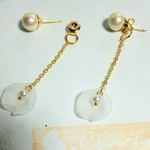 コットンパールと揺れる花びらピアス