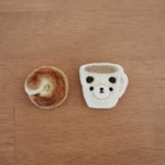 ベーグルとホットコーヒーのブローチ