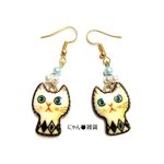 ブルーの瞳の白猫とパールのフックピアス