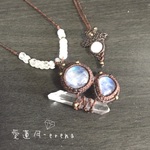 月と氷の天使ネックレス