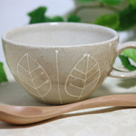 【処分品】木の葉スープカップ  手描き　ベージュ　84-11