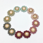 小花モチーフとパールのピアス（全6色）