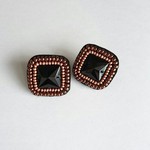 スクエアビーズ刺繍ピアス