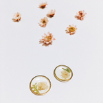 かすみ草のピアス