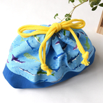 模様クジラとサメ×青 お弁当袋