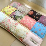 モコモコ感倍増♪　31cm×42cm　四角つなぎのパッチワーク　マルチマット　 kukka151　ペットマット（ステイマット）　ミニおざぶ
