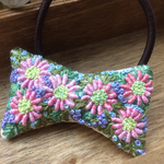     手刺繍  のふんわりリボンヘアゴム