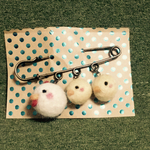 羊毛 トリのピンバッチ
