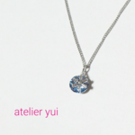雪の結晶のネックレス(スワロフスキー・ライトサファイヤ)