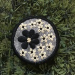 白黒お花の刺繍ブローチ✴︎87