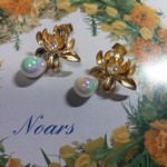 【値下げ】睡蓮オーロラしずくチャームピアス
