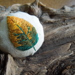 刺繍の落ち葉ブローチ№3