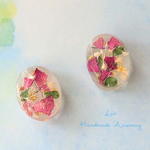 バラとカスミ草のイヤリング/ピアス    ドライフラワー入り/ボタニカル