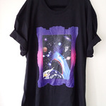 サメによる地球侵略Ｔシャツ