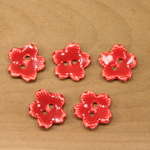 陶ボタン・桜形赤釉（サイズ約22x22mm）