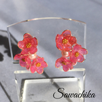 梅三輪のピアス 薄紅色