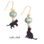 コズミック黒猫ピアス