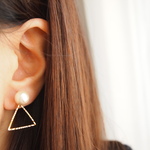 一粒コットンパールとさんかく♡　ゆれるピアス/樹脂ノンホールピアス（イヤリング）